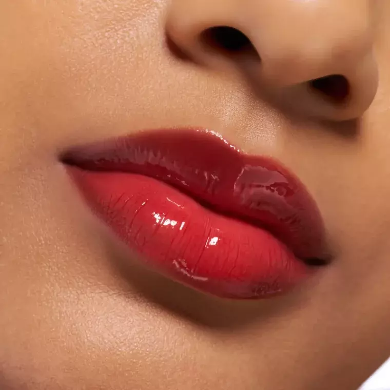 Essence Juicy Bomb Plumping Lipgloss #01 Sweet Strawberry (2.6ml)
